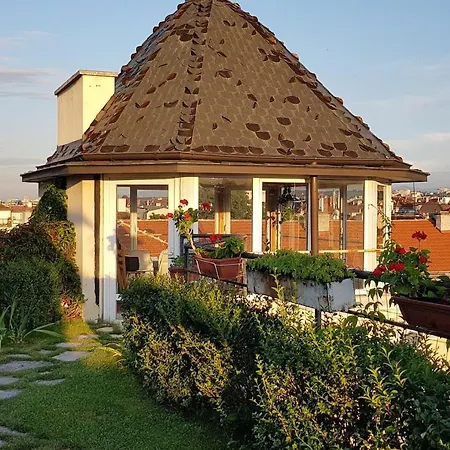 Button In Downtown Lägenhet *