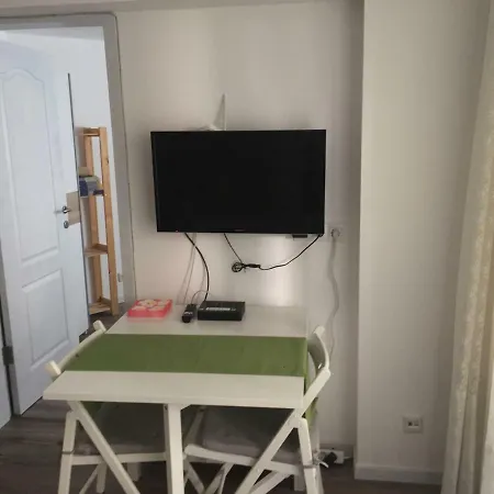 Button In Downtown Appartement *