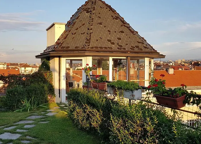 Button In Downtown Apartman *