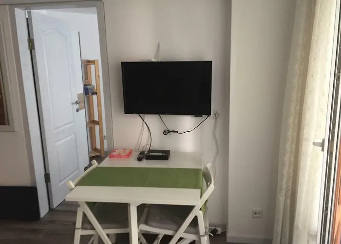 Button In Downtown Apartman *