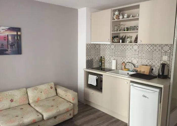 Apartman Button In Downtown