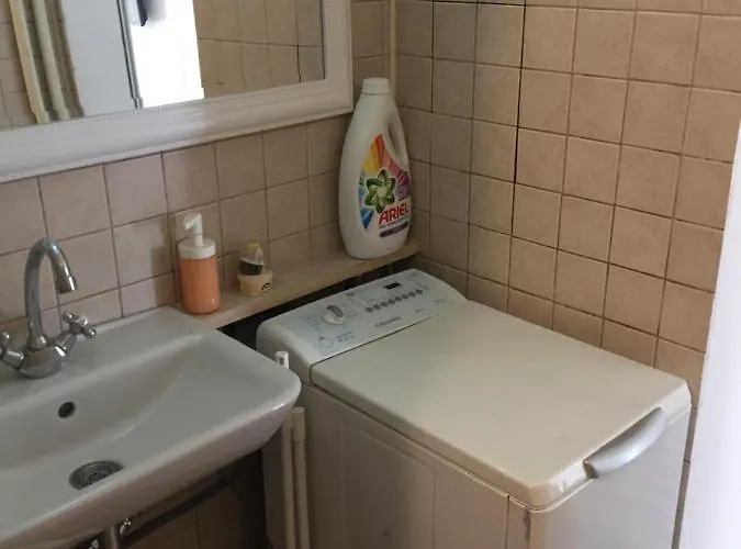 Button In Downtown Apartman *