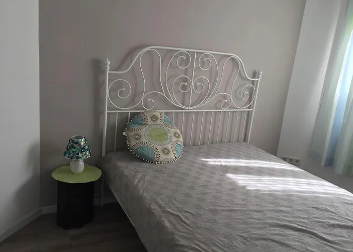 Button In Downtown Apartman *